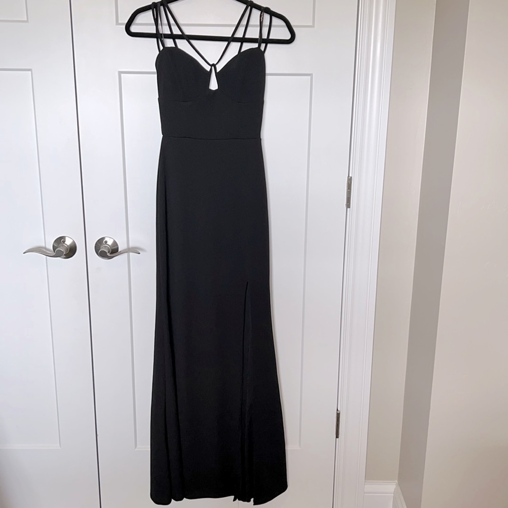 NWOT Keyhole Front Cross Strap Gown